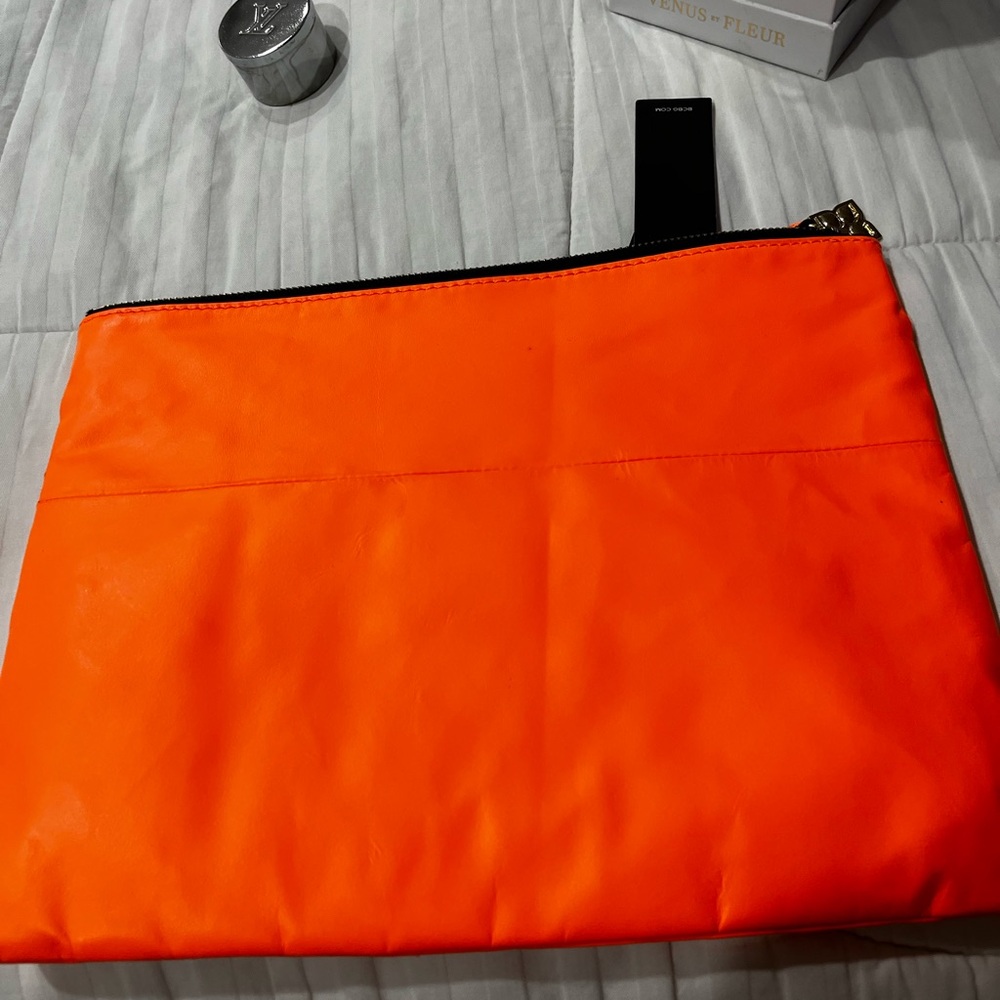 🧡BCBCMaxAzria CLUTCH🧡 - Picture 4 of 4